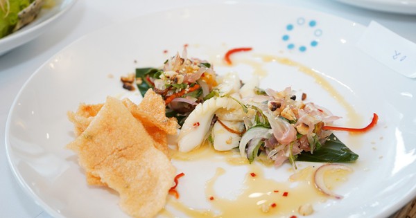 An Giang grapefruit salad - ocean squid won first prize in international chef competition