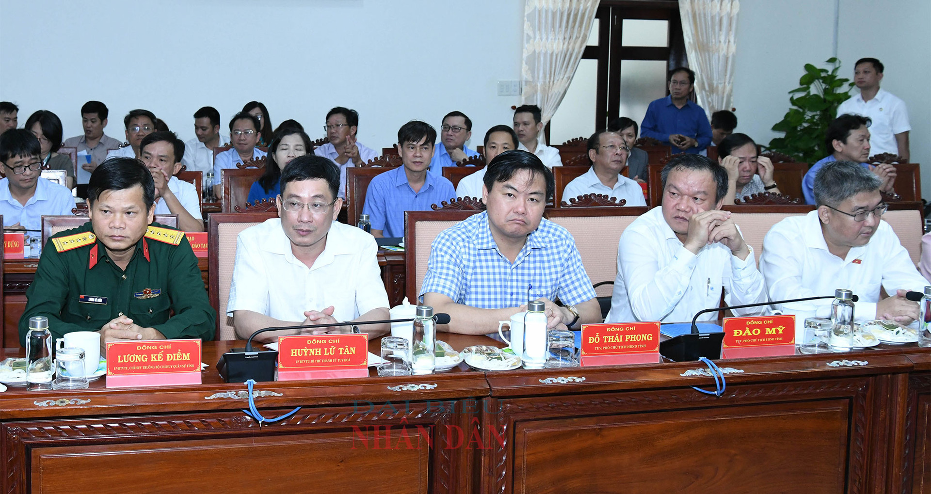 Le président de l'Assemblée nationale, Vuong Dinh Hue, travaille avec le Comité permanent du Comité provincial du Parti de Phu Yen -0