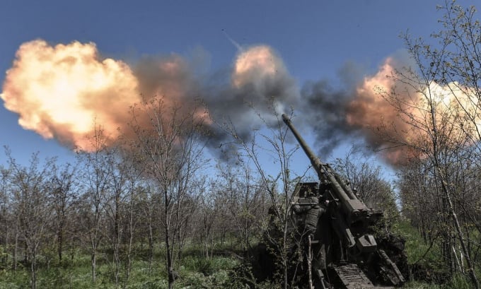 ロシアの砲兵隊が5月6日にザポリージャ県で砲撃を開始した。写真：RIAノーボスチ