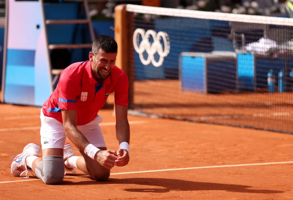 Djokovic weinte pausenlos und mit Emotionen, die er noch nie zuvor empfunden hatte. Foto von : Tennis