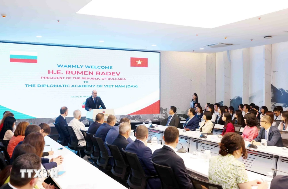 Le président bulgare Roumen Radev prend la parole. (Photo : Pham Kien/VNA)