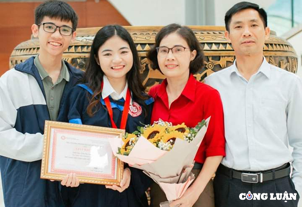 외국무역대학을 만점에 가까운 성적으로 졸업한 여학생 하띤 사진 2