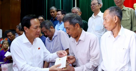 Minister Dao Ngoc Dung: Focus all resources to help Thuong Xuan escape poverty