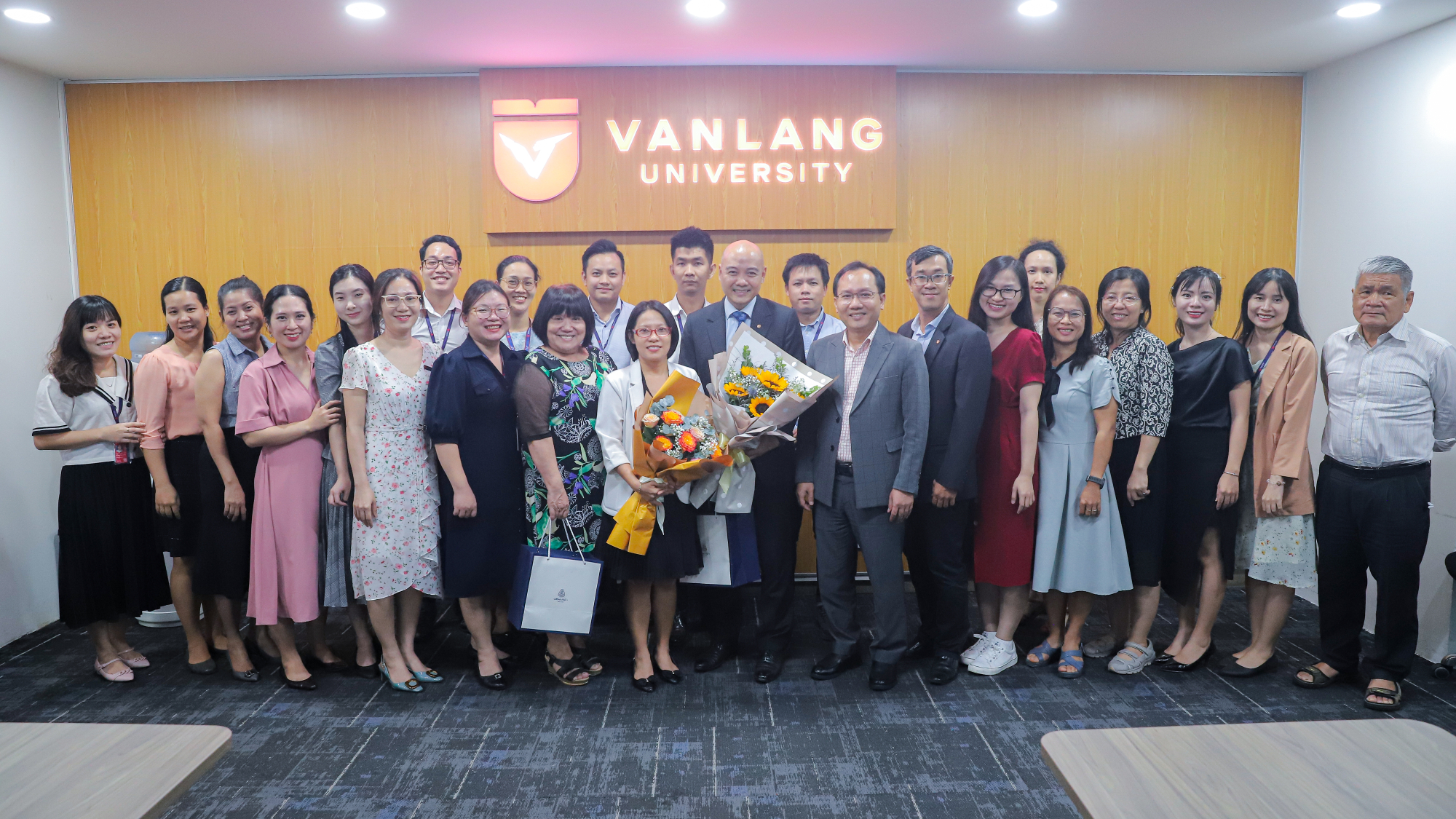 Hanwha Life Vietnam actively improves financial knowledge for young people image 3