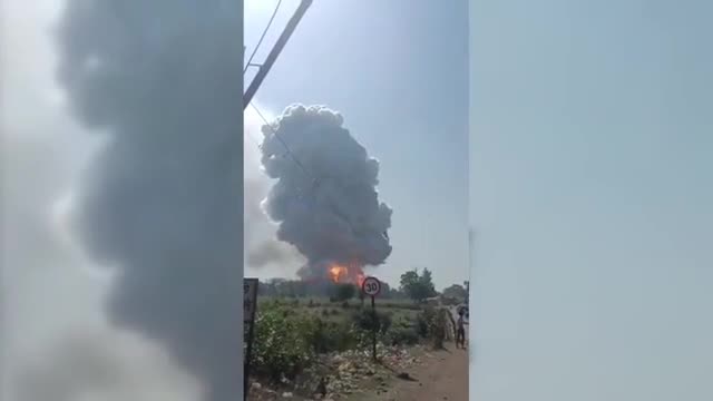世界 - インドの花火工場で爆発、10人死亡、90人負傷