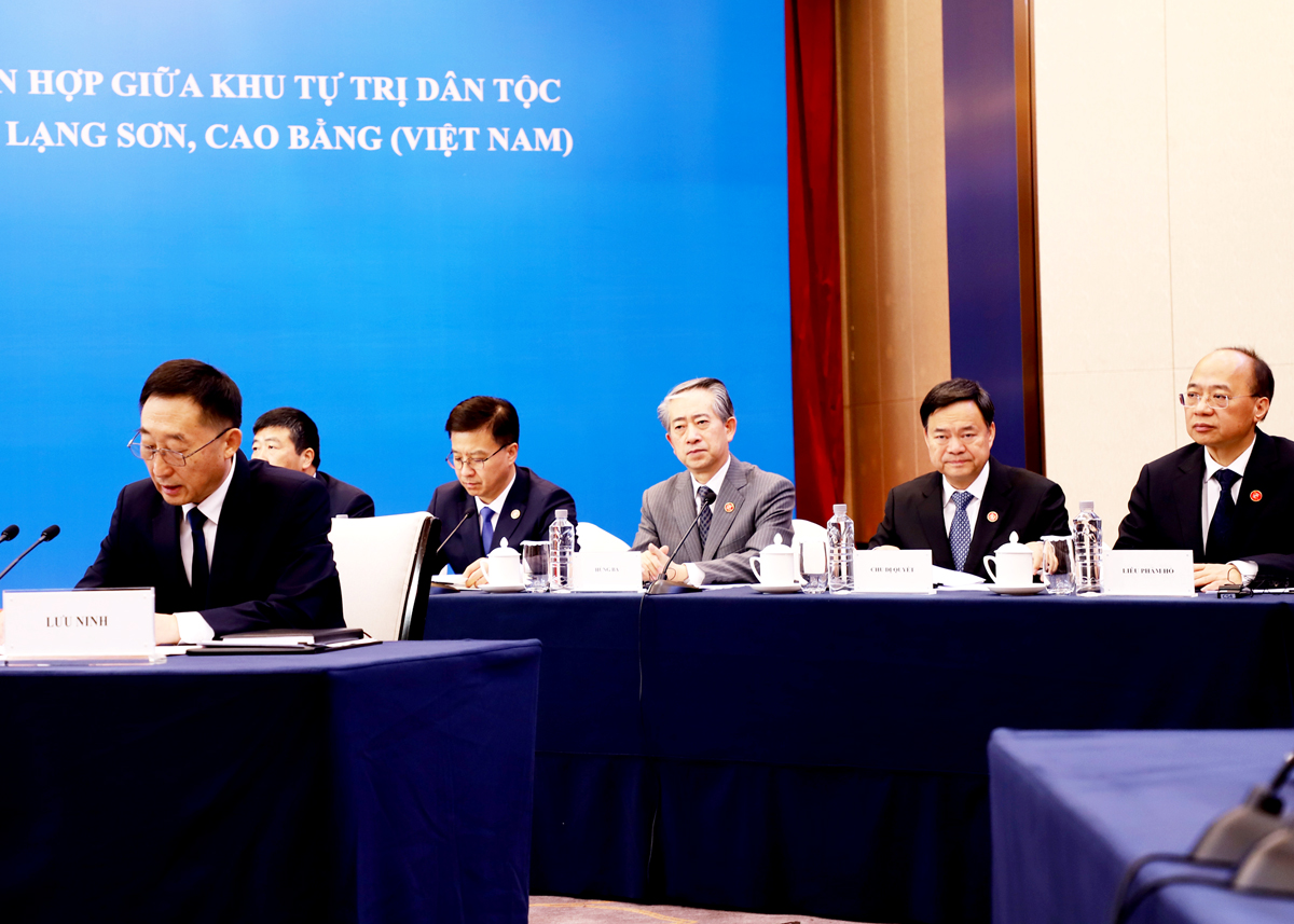 Reunión de principios de primavera entre los secretarios de los Comités provinciales del Partido de Ha Giang, Quang Ninh, Lang Son y Cao Bang (Vietnam) y el secretario del Comité del Partido de la Región Autónoma Zhuang de Guangxi (China) -0