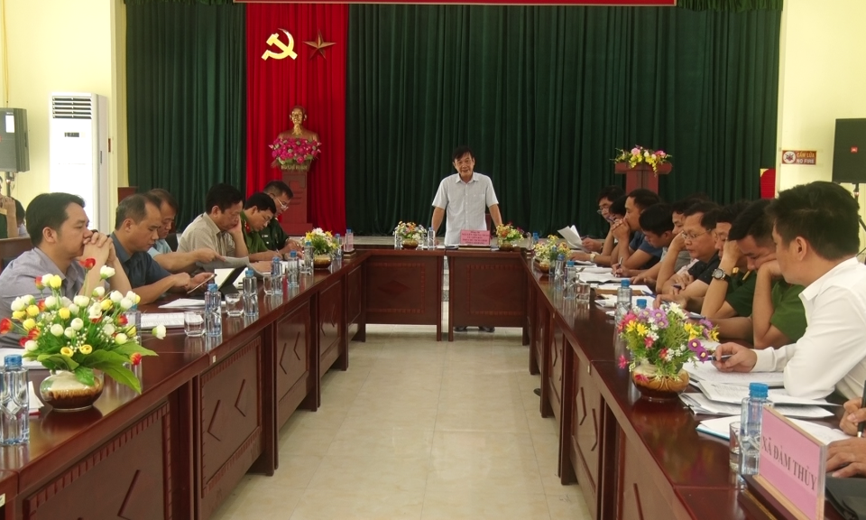 Le vice-président du Comité populaire provincial, Nguyen Trung Thao, a inspecté la zone d'exercice de prévention et de contrôle des catastrophes et de recherche et de sauvetage dans le district de Trung Khanh.