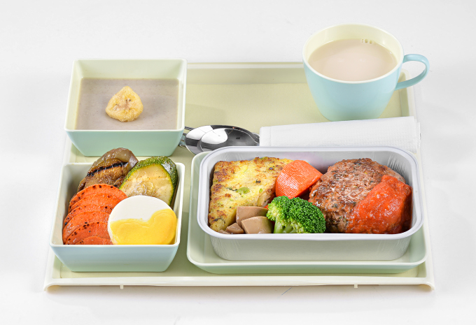 A meal served on Vietnam Airlines' sustainable flight VN37 from Hanoi to Frankfurt. Photo: PHOTOGRAPHER'S NAME IS NOT RESERVED