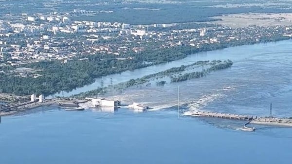 Explota la presa de Kajovka en el río Dniéper, evacuan con urgencia a la población, Moscú y Kiev se culpan mutuamente