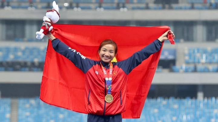 Winning 4 gold medals at SEA Games 32, how much bonus did Nguyen Thi Oanh receive? - 1