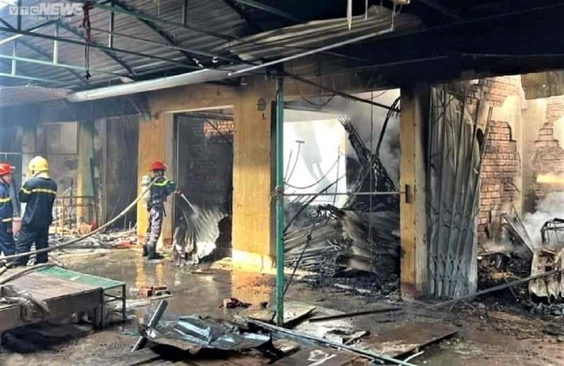 Ea Sup market devastated after fire, small traders cried watching their property burn down - 4