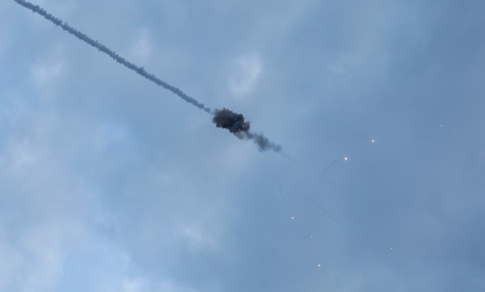 Die ukrainische Luftabwehr hat am 9. Mai ein Ziel am Himmel über Kiew abgefangen. Foto: Reuters