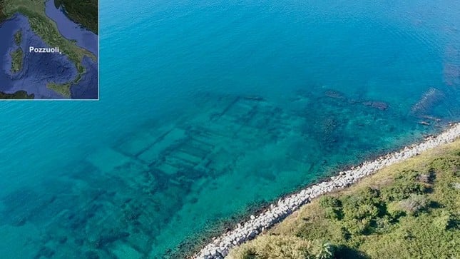 2,000-year-old temple discovered near the coast of Italy photo 1