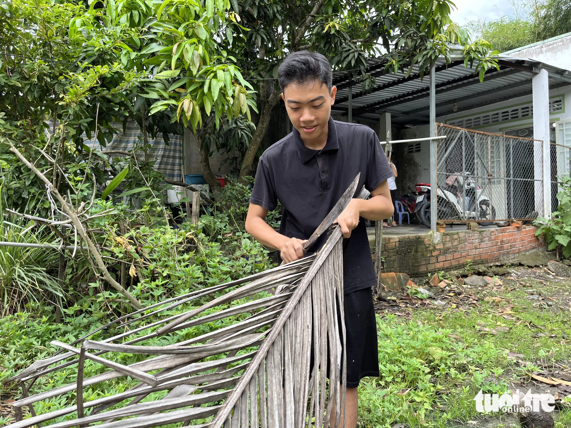 Gia đình 3 đời ở nhờ, nam sinh quyết học để phận đời không phải rẻ ‘bảy ngã’ như những nhánh sông - Ảnh 2.