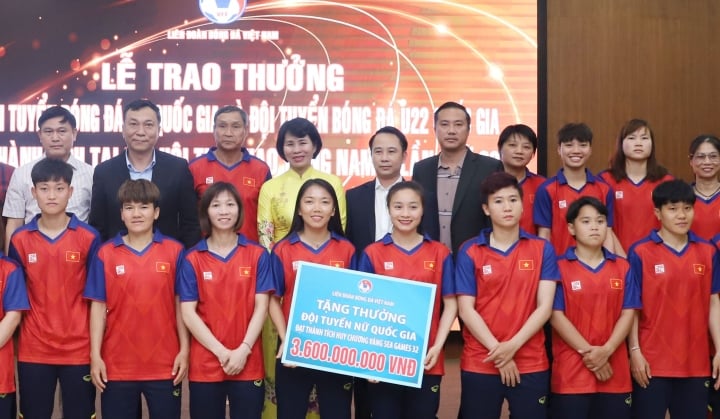 El equipo femenino de Vietnam recibió 5.800 millones de VND en bonificaciones después de los SEA Games 32 - 1