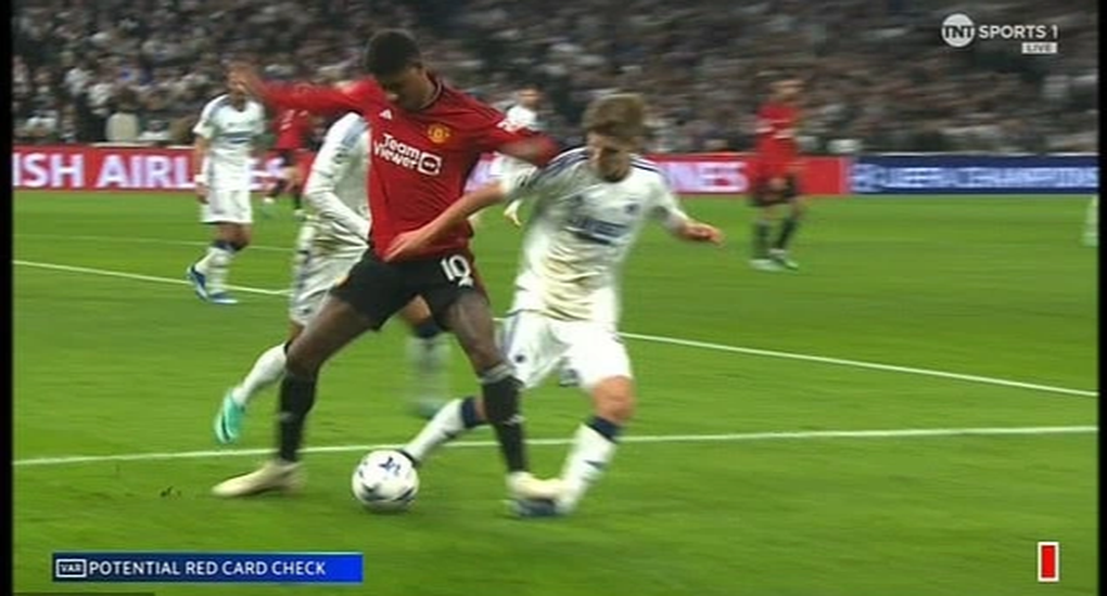 Tranh cãi tình huống Marcus Rashford nhận thẻ đỏ khiến Man Utd thua trận - 1