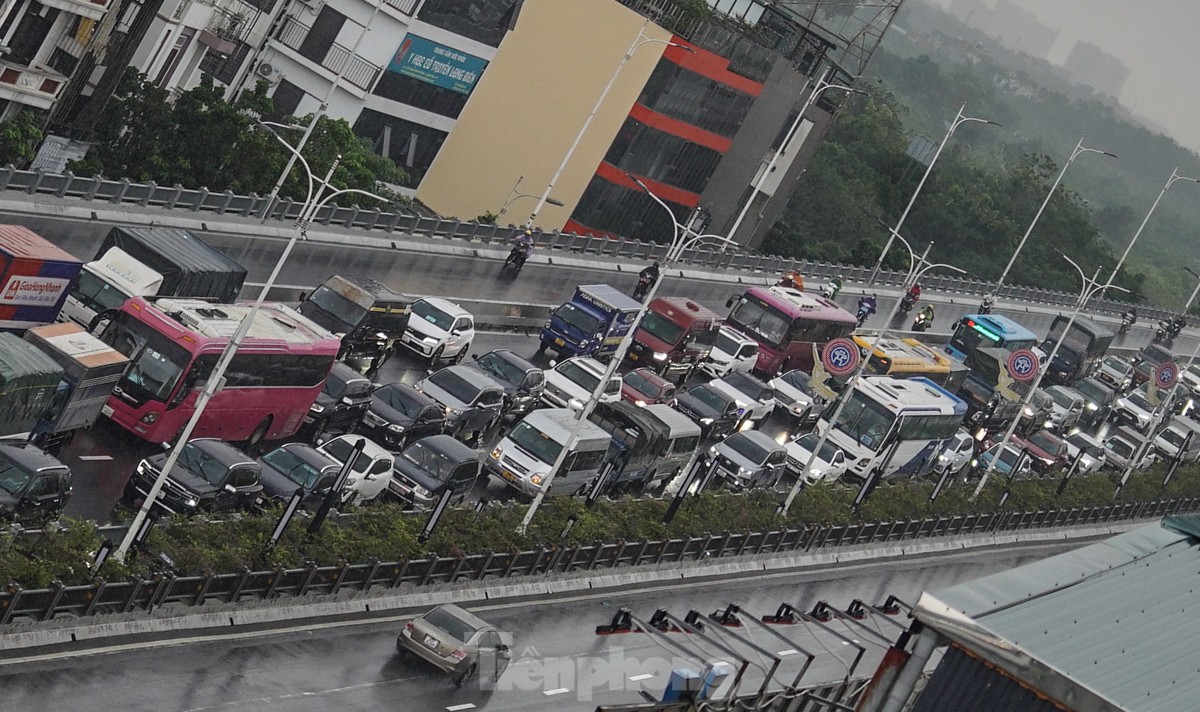 Hanoi: Vinh-Tuy-Brücke stundenlang stark gesperrt Foto 3