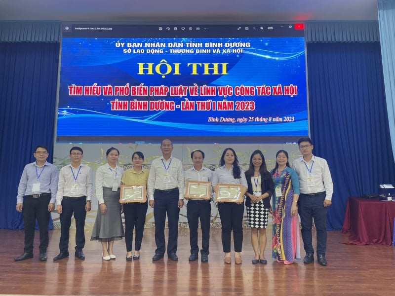 The Department of Labor, Invalids and Social Affairs organized a contest to learn and disseminate laws on social work in Binh Duong province.