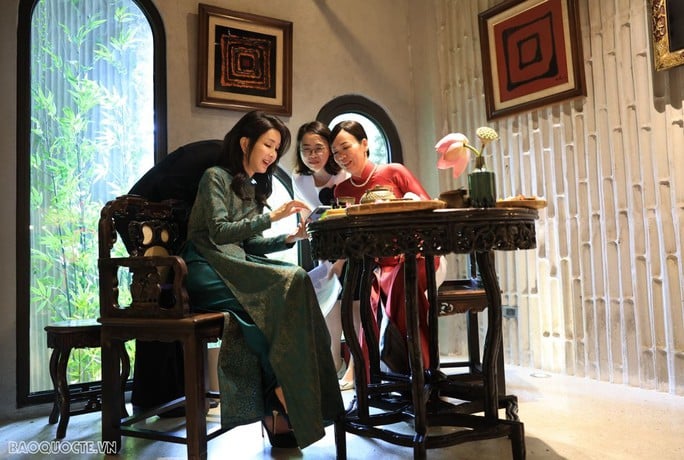 Phu nhân Chủ tịch nước và Phu nhân Tổng thống Hàn Quốc cùng thưởng trà, nghe nhạc - Ảnh 6.