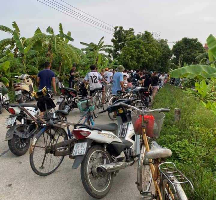 Hưng Yên: Bé trai 8 tuổi đuối nước tử vong khi vớt bóng dưới kênh - Ảnh 1.