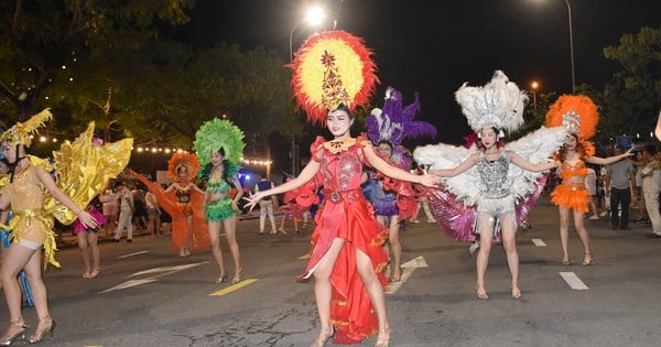 Apertura de servicios de turismo nocturno en el puente Nguyen Van Troi