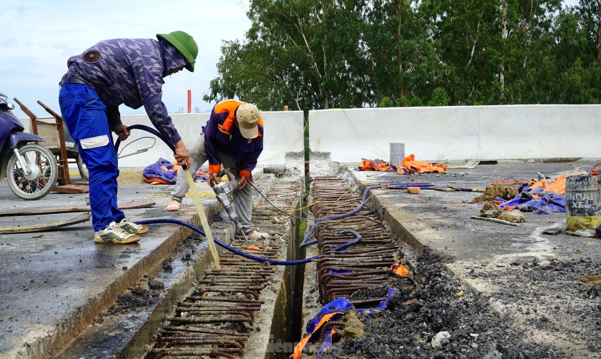 開通前の南北高速道路にかかる最長の河川橋（写真4）