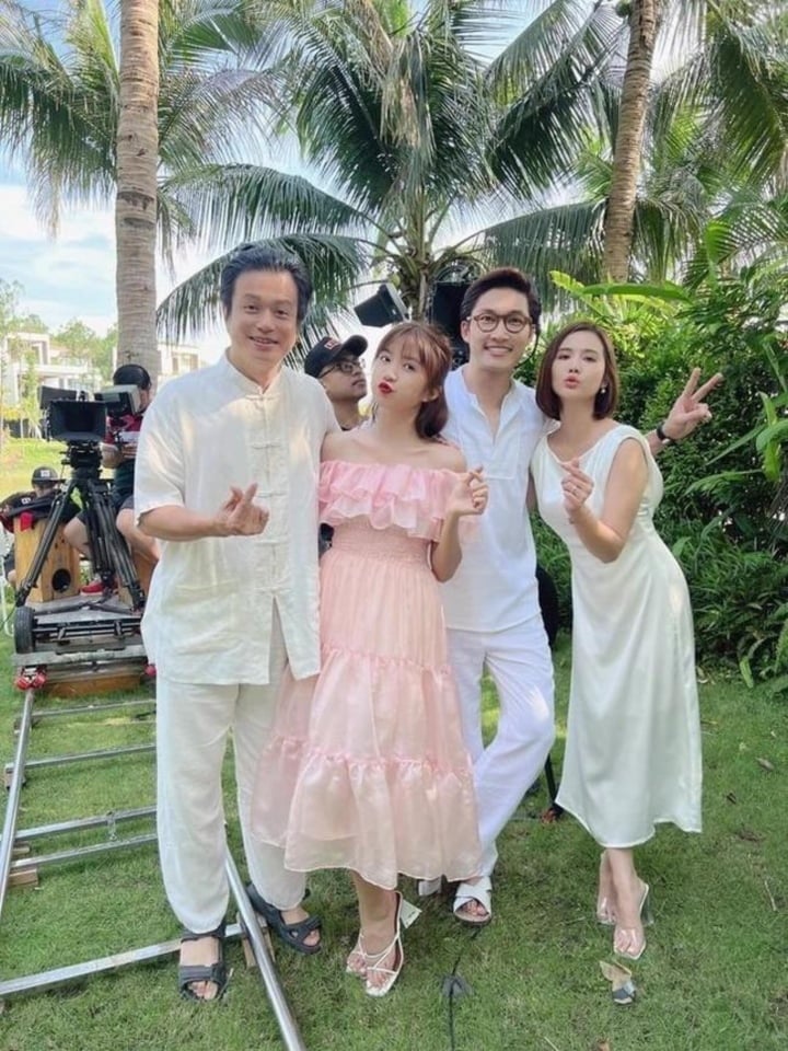 Dinh Tu suddenly released engagement photos, the identity of the 'bride' surprised everyone - 2