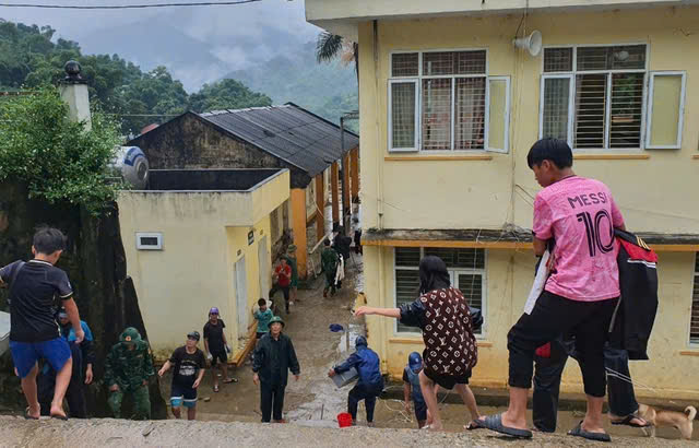 Thanh Hoá: Cuộc di dời khẩn cấp 214 học sinh bán trú Trung Lý- Ảnh 1.