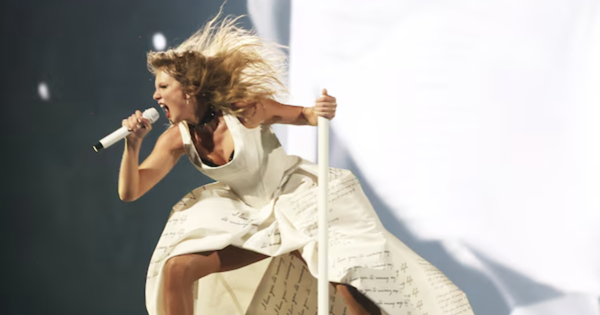 The Eras Tour của Taylor Swift gây sốt ở Paris khi diễn 4 đêm liền