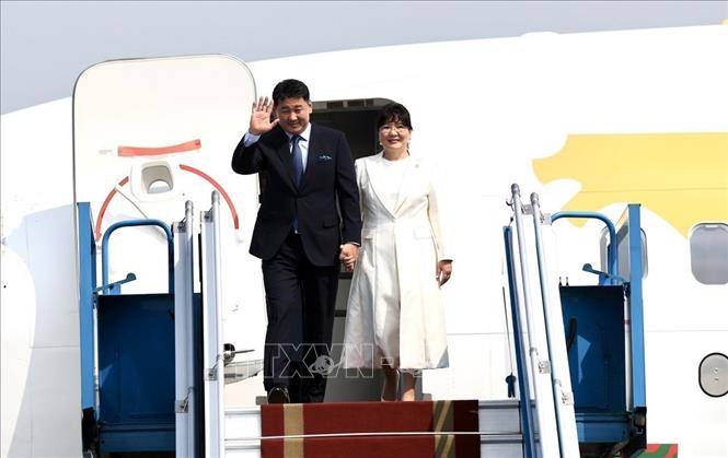 El presidente de Mongolia, Ukhnaagiin Khurelsukh, concluye con éxito su visita de Estado a Vietnam