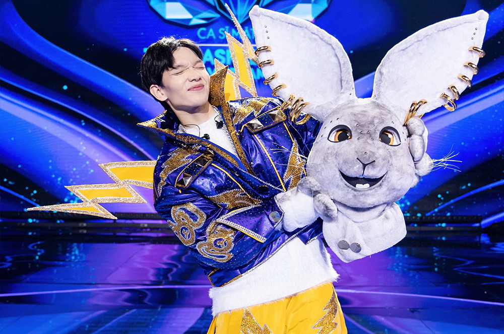Không thể giấu chất giọng trời phú, Thỏ Xỏ Khuyên lộ diện tại 'Ca sĩ mặt nạ' - Ảnh 1.