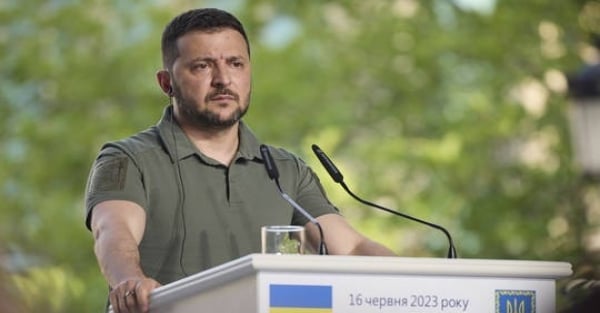 Le président Zelensky souhaite que l'OTAN l'invite à rejoindre l'alliance, affirmant que c'est « très important » pour l'Ukraine.