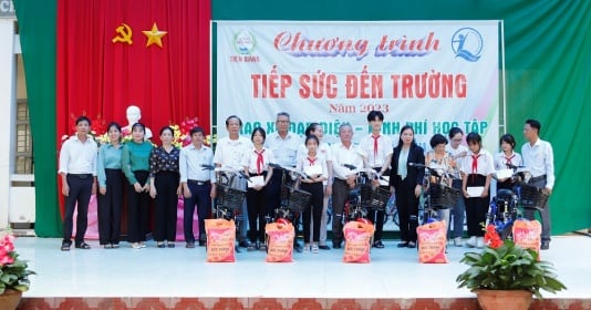 Tiếp sức đến trường cho học sinh khó khăn tại huyện Tân Phước và Thị xã Cai Lậy