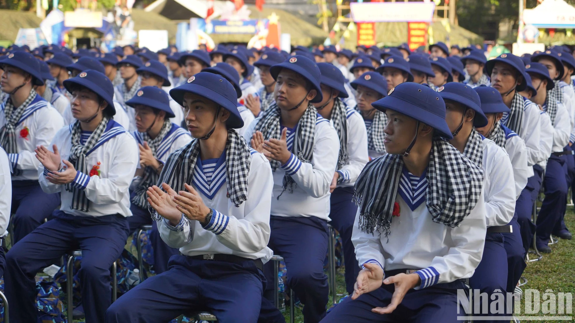 [ภาพ] รอยยิ้มในวันที่ทหารใหม่ไปเกณฑ์ทหาร ภาพที่ 5