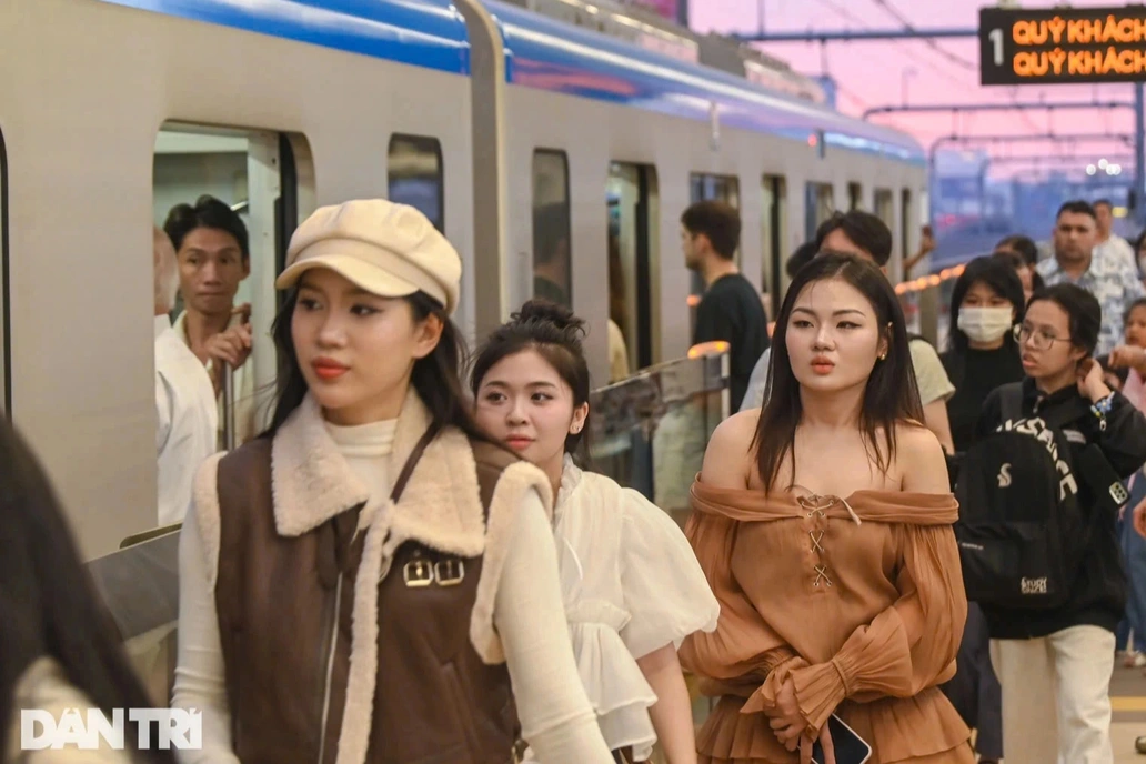 Associate Professor, Dr. Tran Hoang Ngan: Bursting with joy when HCMC residents go to work by metro from 5am