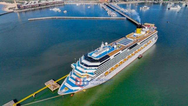 5-star cruise ship docks at Ha Long international passenger port