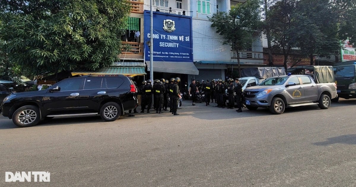 Decenas de policías registraron una empresa de seguridad en Thanh Hoa.