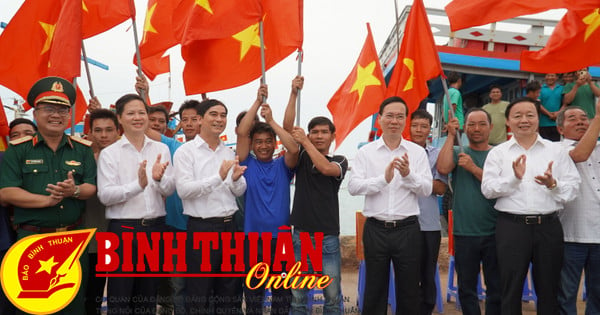 El presidente Vo Van Thuong visita al Comité del Partido y a los habitantes del distrito de Phu Quy