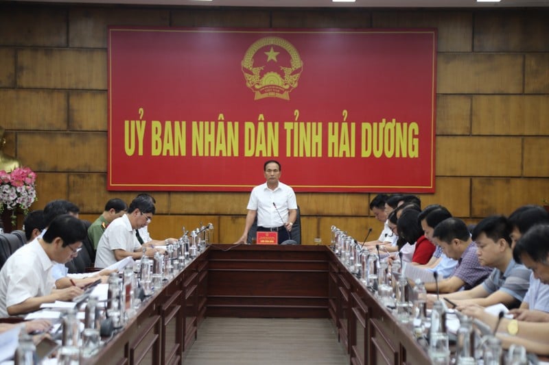 Standing Vice Chairman of Hai Duong Provincial People's Committee Luu Van Ban chaired the 8th meeting in May.