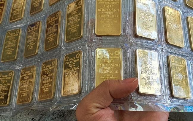 El precio del oro aumentó en 600 mil VND en la dirección de compra, el anillo de oro 999.9 alcanzó casi 78 millones de VND / tael