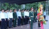 General Secretary and President To Lam offers incense to commemorate heroic martyrs in Quang Tri