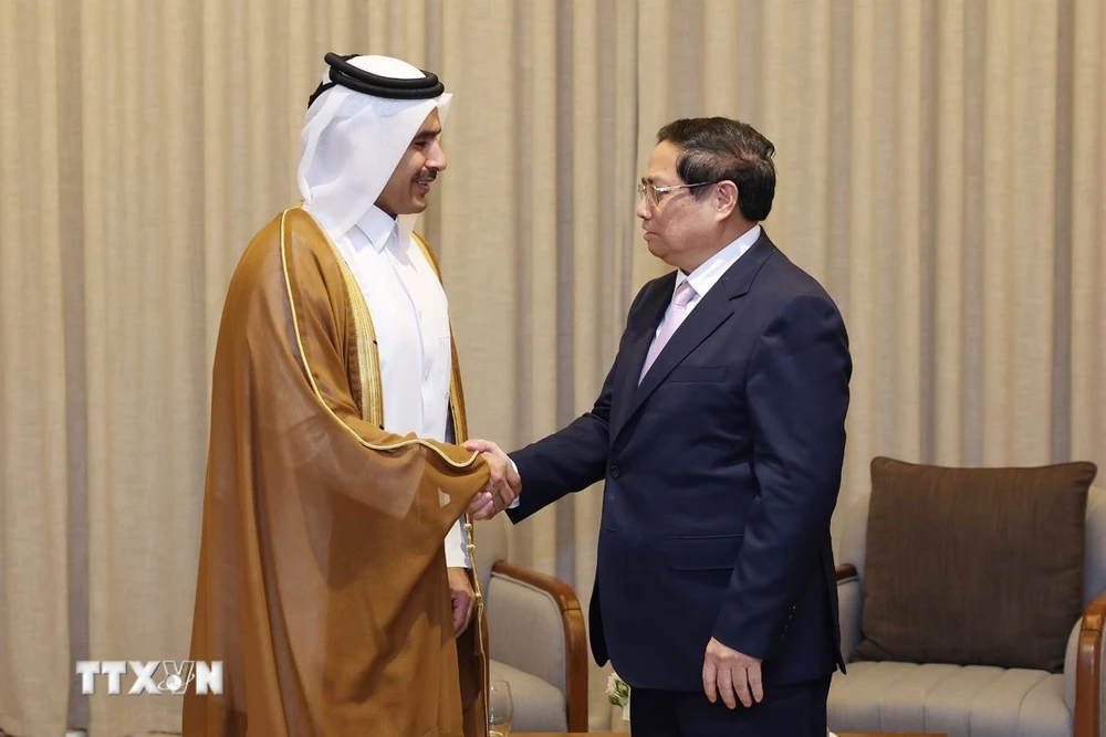 Le Premier ministre Pham Minh Chinh a reçu M. Saad bin Sherida Al Kaabi, ministre d'État chargé de l'Énergie et président de Qatar Energy. (Photo : Duong Giang/VNA)