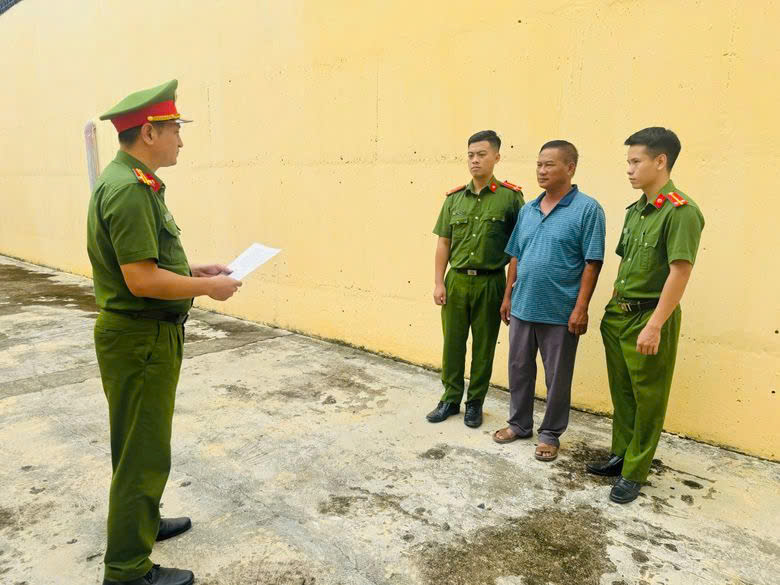 Sr. Ngo Van Cao en la comisaría. Foto de : Thanh Tuan