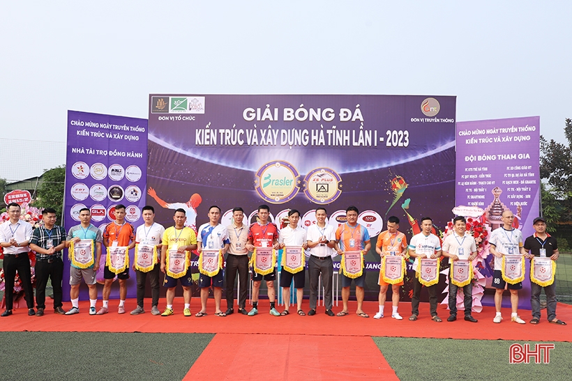 The first Ha Tinh Architecture and Construction Football Tournament kicks off