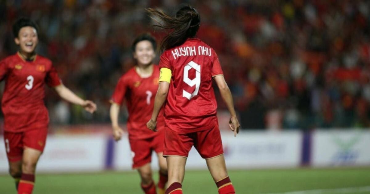 Southeast Asian fans take their hats off in admiration of the miracle of the Vietnamese women's team