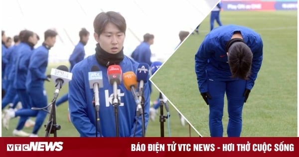 Lee Kang-in bows in apology during Korean team's training session