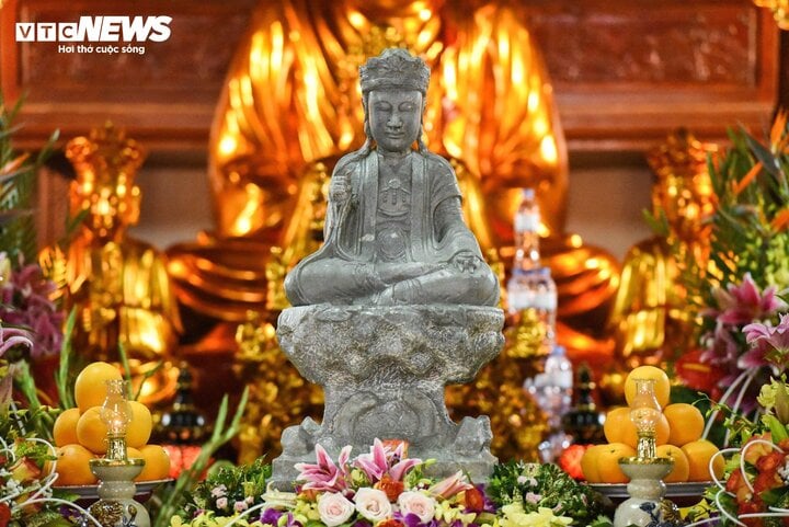 Nationaler Schatz, die Statue des Bodhisattva Avalokitesvara in der Cung-Kiem-Pagode, Bezirk Nhan Hoa, Stadt Que Vo, Provinz Bac Ninh.