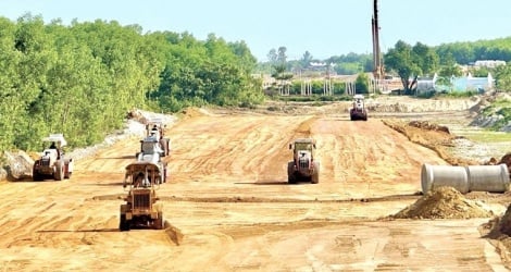 Quang Ngai elimina obstáculos a minas terrestres que favorecen el proyecto de autopista Norte-Sur