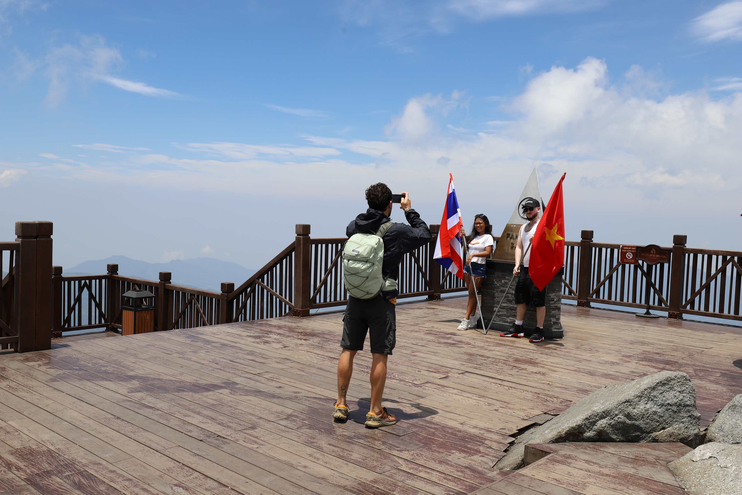 ទីផ្សារទេសចរណ៍ Sa Pa រីកដុះដាលក្នុងឱកាសបុណ្យជាតិ