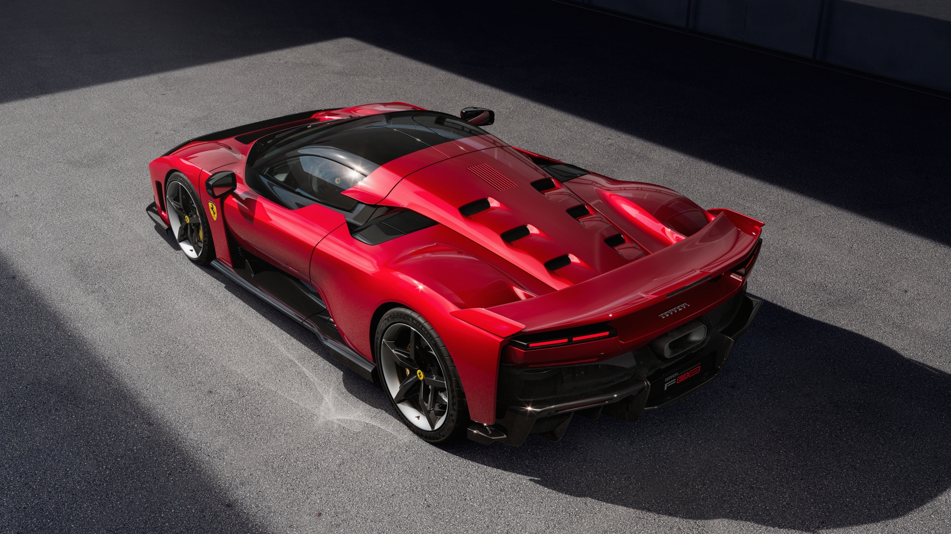 ferrari f80 самый мощный гибридный суперкар в мире, стоимостью около 100 миллиардов донгов, фотография 2